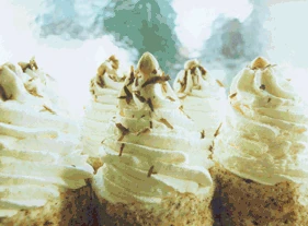 Petit Fours mit Cremehaube